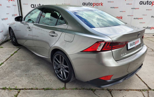 Lexus IS 300h