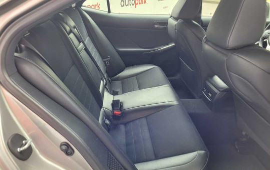Lexus IS 300h