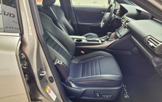 Lexus IS 300h