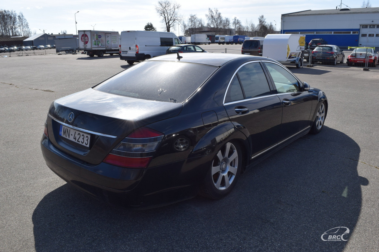 Mercedes-Benz S 320