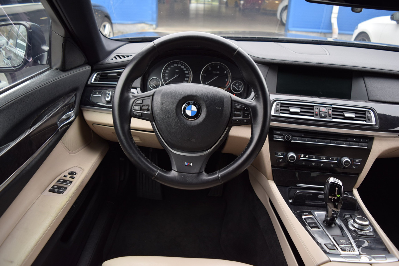 BMW 750