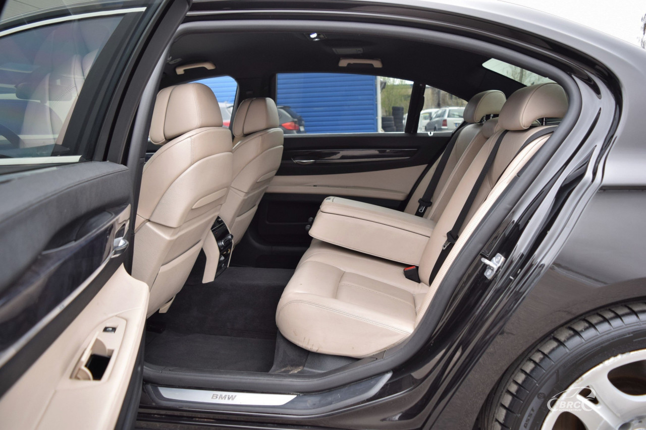 BMW 750